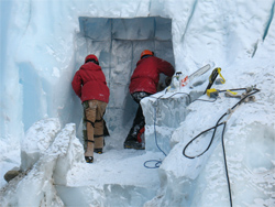Researchers Hunt Down Antarctic Microbes