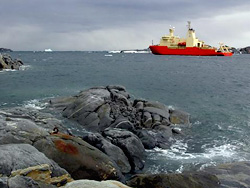 NSF's Nathaniel B. Palmer Sails with Sweden's Oden to Study Antarctic Peninsula Ecosystem