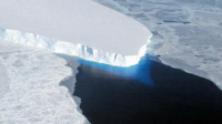 Calving front of Thwaites Ice Shelf. Photo by James Yungel, NASA IceBridge.