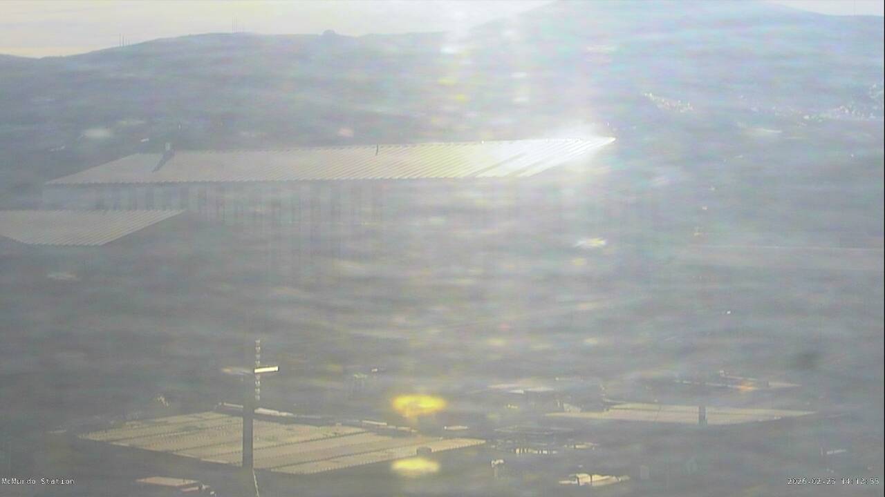 McMurdo Station - Royal Society Range Webcam