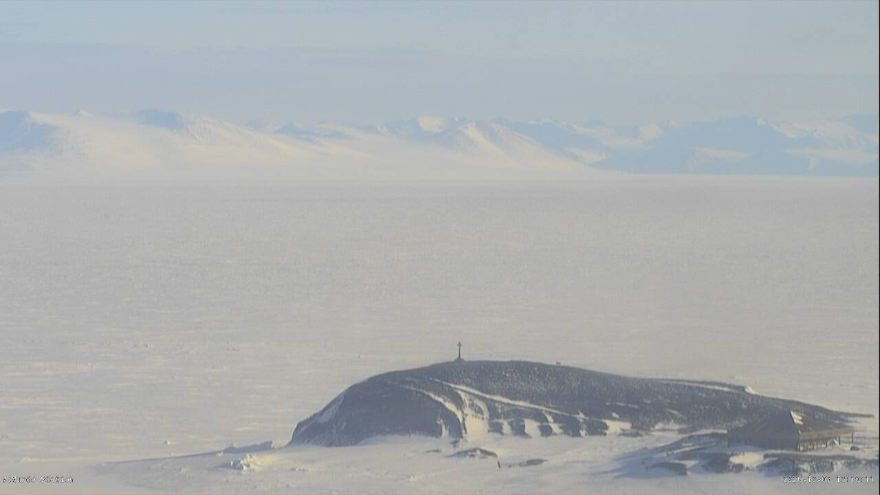 McMurdo Station - Royal Society Range Webcam