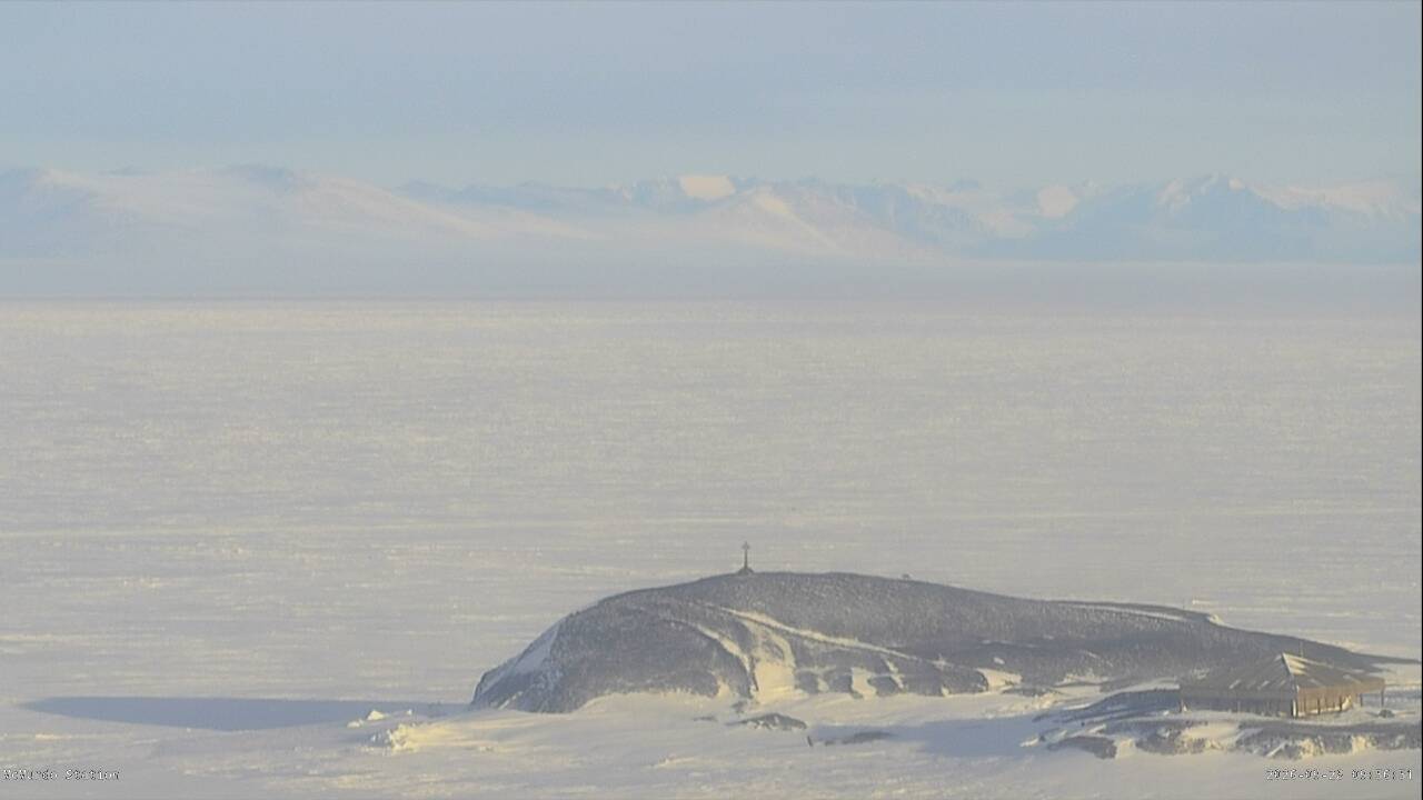 McMurdo Station - Royal Society Range Webcam